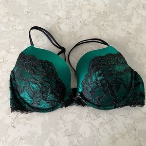 NWT. Victoria’s Secret Bra. 34D.